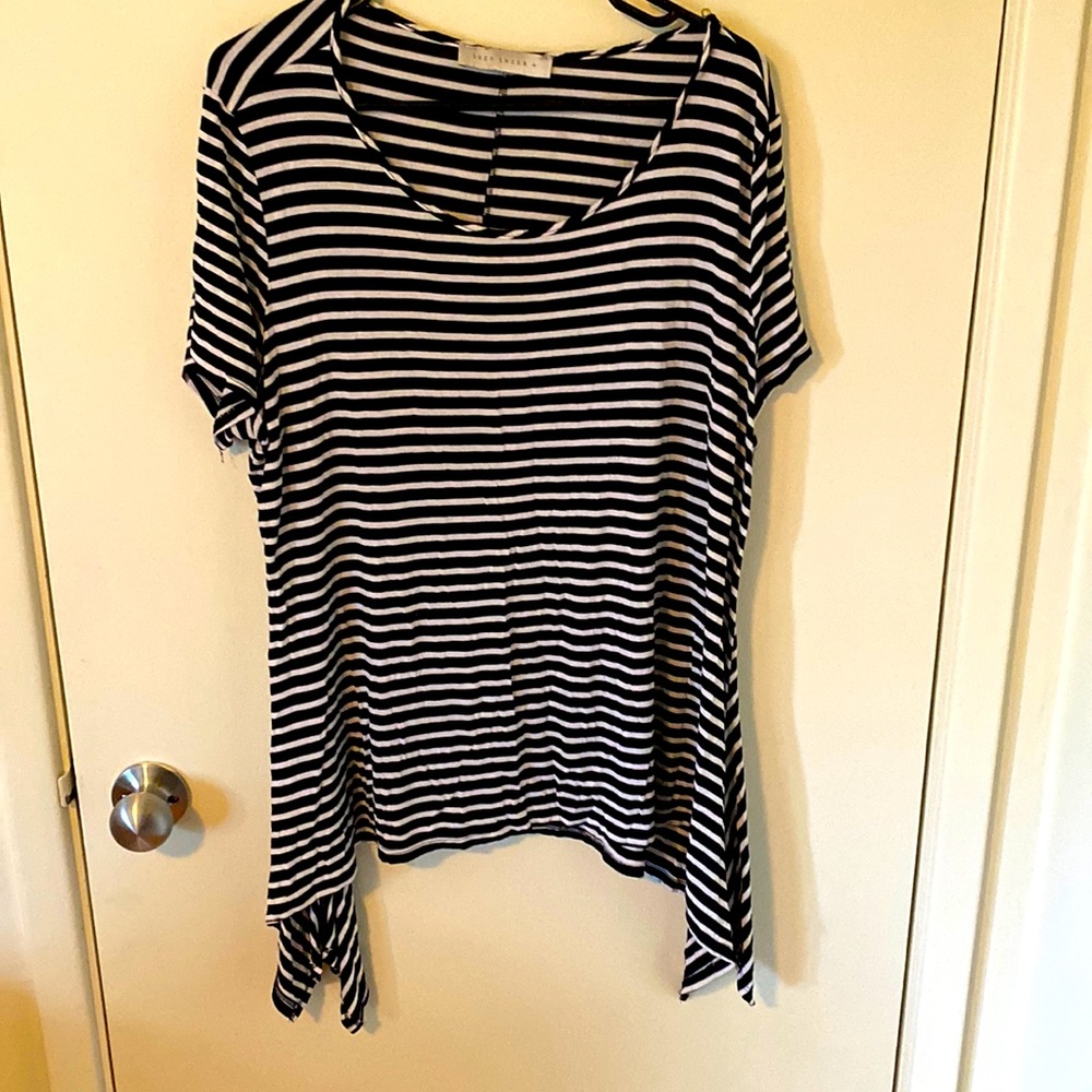 ✨3/$10   Suzy Shier +